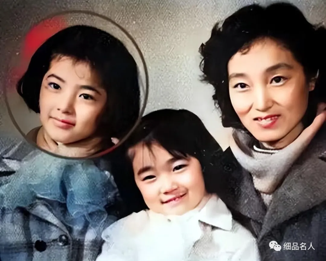 曾黎与母亲和妹妹